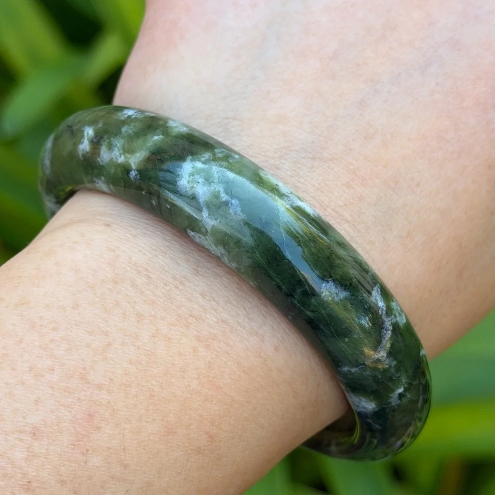60.5mm‎ inner diameter green xiuyu jade bangle 0988